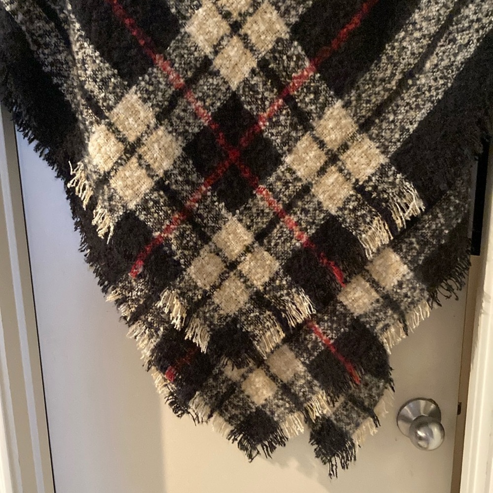 Chic Plaid Wool Poncho in Black, Cream, and Red - Picture 4 of 6